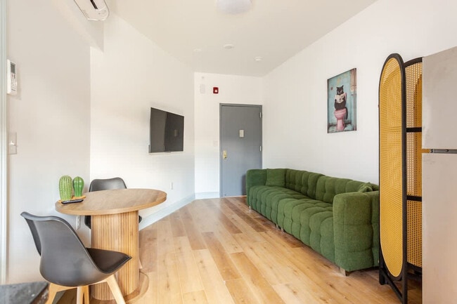 Building Photo - 1384 Ridge Ave Unit ID1314957P