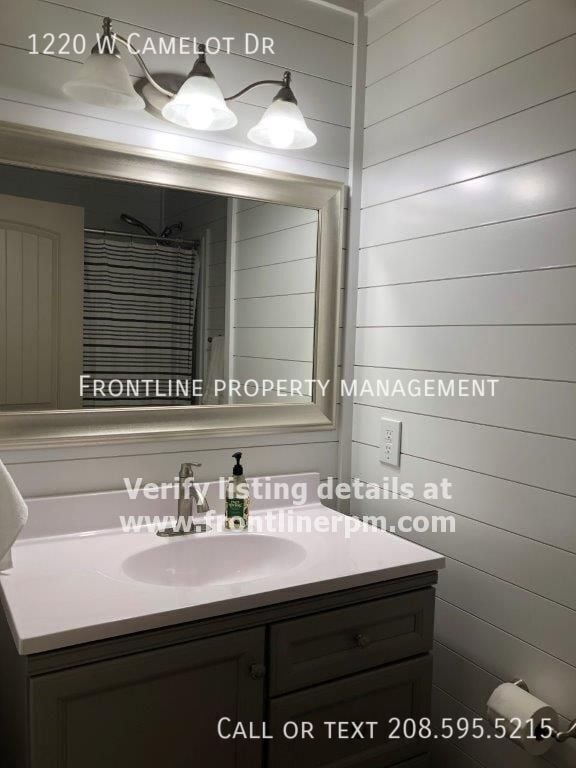 Photo - 1220 W Camelot Dr