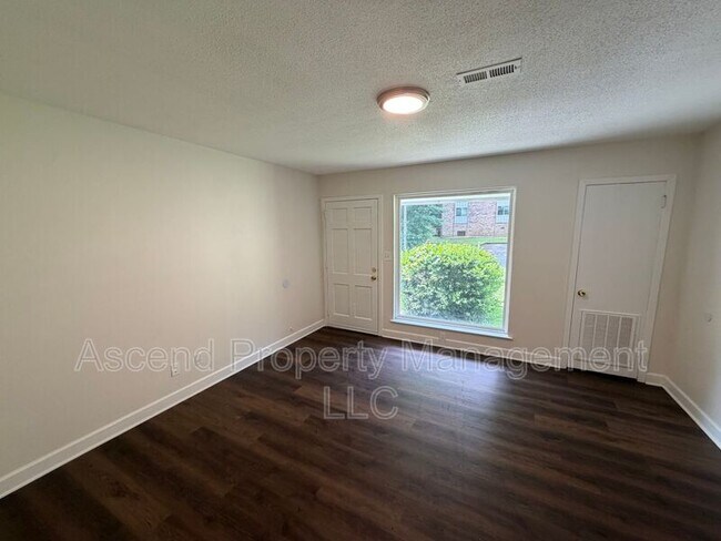 3341 Pinewood Ave Unit B