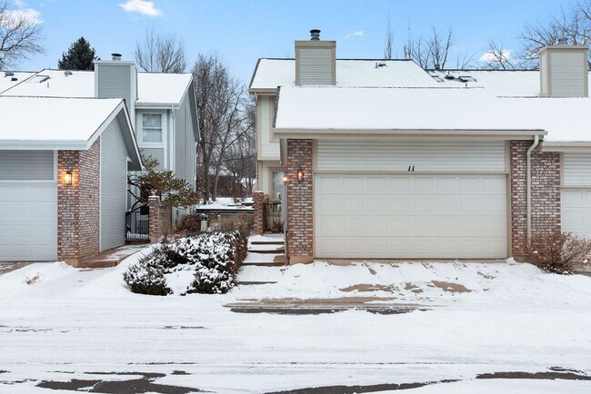 Charming 3-Bedroom, 2.5-Bathroom Patio Hom... - Charming 3-Bedroom, 2.5-Bathroom Patio Hom...