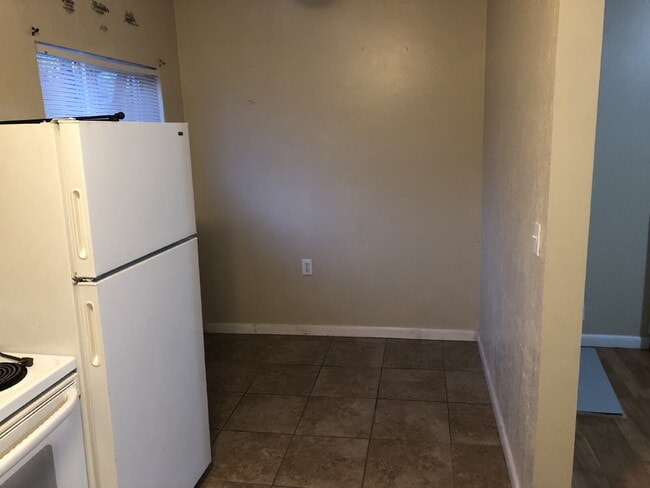 Photo - "Charming 1-Bedroom apartment with Spacious Layout in the Heart of Salt Lake City!" Unit 6 6