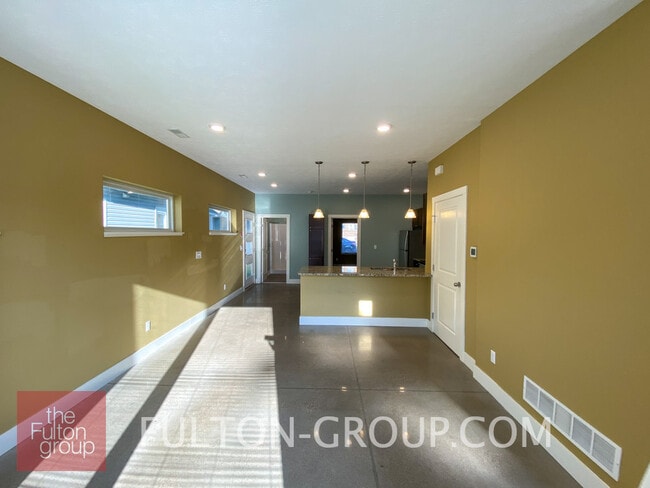 Photo - 107 Diamond Ave SE Unit 2