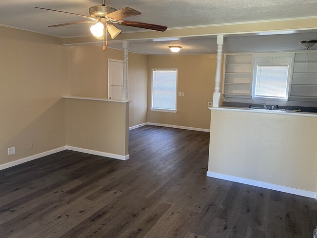 Photo - 300 W 12th St