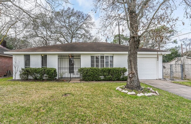 Building Photo - 15222 Wickbriar Dr