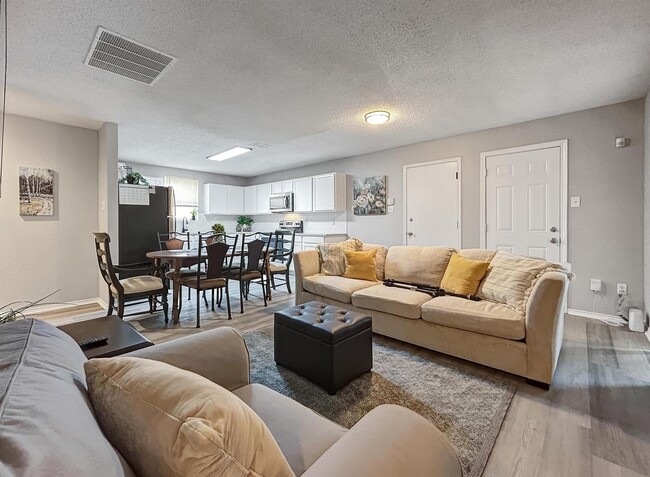 Photo - 1532 Golden Grass Dr