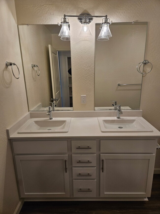 Photo - 630 Marshall Ln