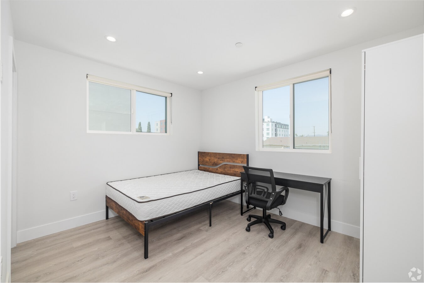 Photo - 1334 W 37th Pl