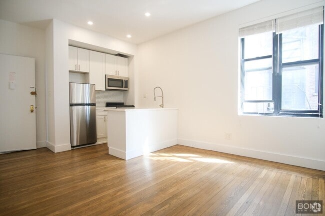 Building Photo - 45 Tiemann Pl Unit 6N Rental