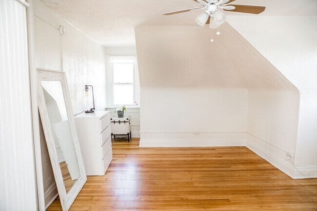 Photo - 1st Month is on us!  Tour Today! Wonderful... Unidad 4