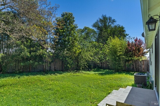 Photo - 1554 Laurel St