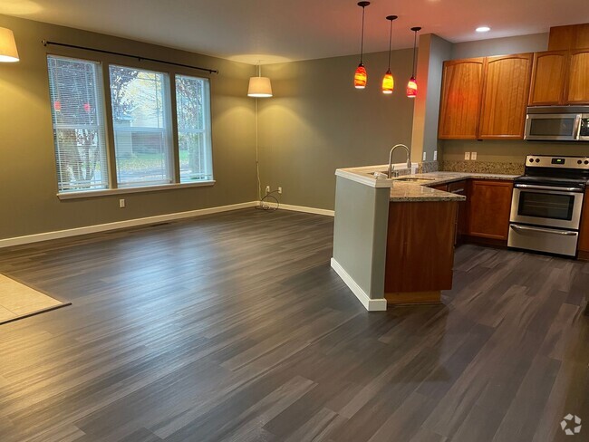 Building Photo - Custom Townhome in Camas School District! ...