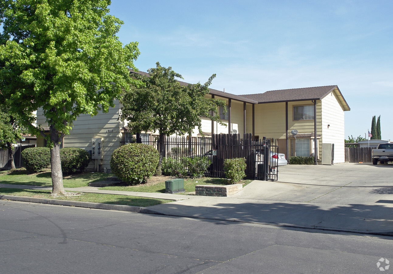 Photo - 1953 Shadowbrook Dr Apartments