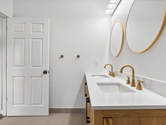 Photo - 2221 NE 9th Ave