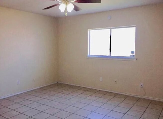 Photo - 7557 Oak Chase