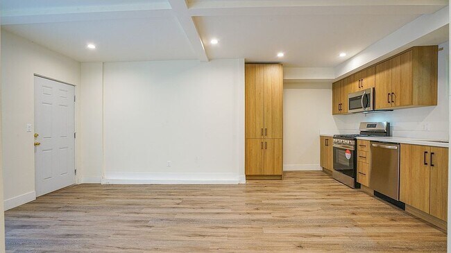 6112 Saturn St Unit 1/2