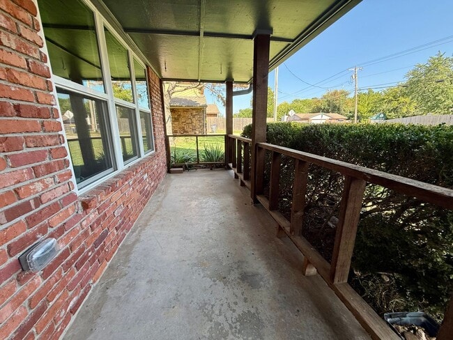 Photo - Nice 3 bedroom 2.5 bath near Jenks HS