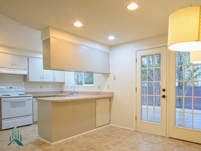 Photo - Quiet and comfortable 3 bed/ 1 bathroom house