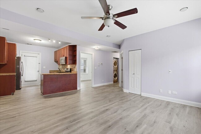 Photo - 2452 W Ardmore Ave Unit 1