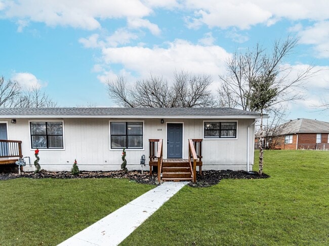 Building Photo - Stunning, newly renovated home ready for y...