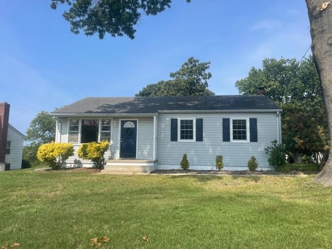 Building Photo - Three Bed Room Two Bath Single-Family Home