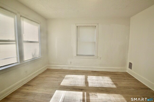 Photo - 270 East Ave