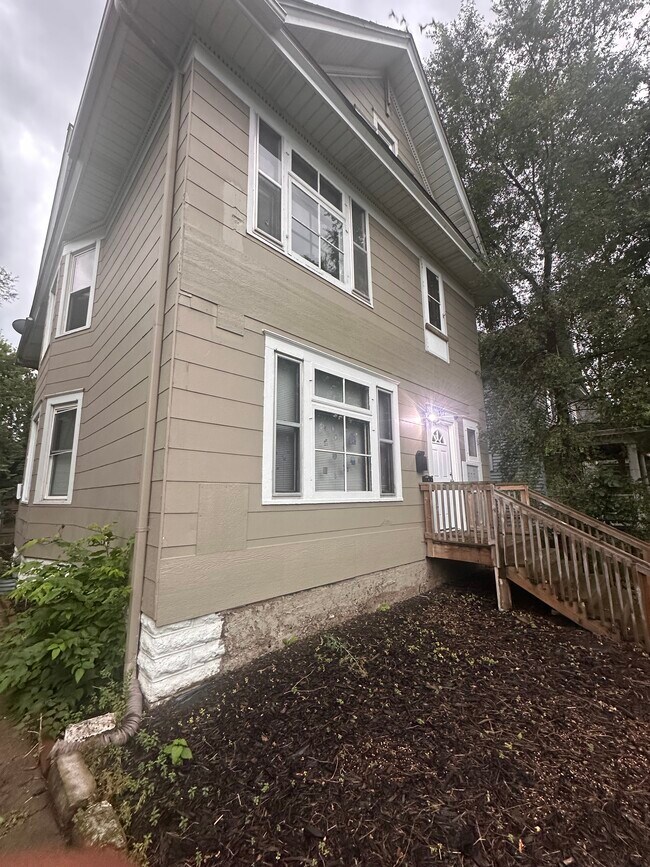 Photo - 834 University Ave W Unit 2