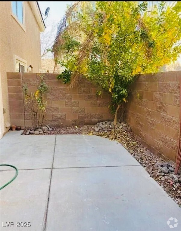 Building Photo - 10173 Quaint Tree St Rental