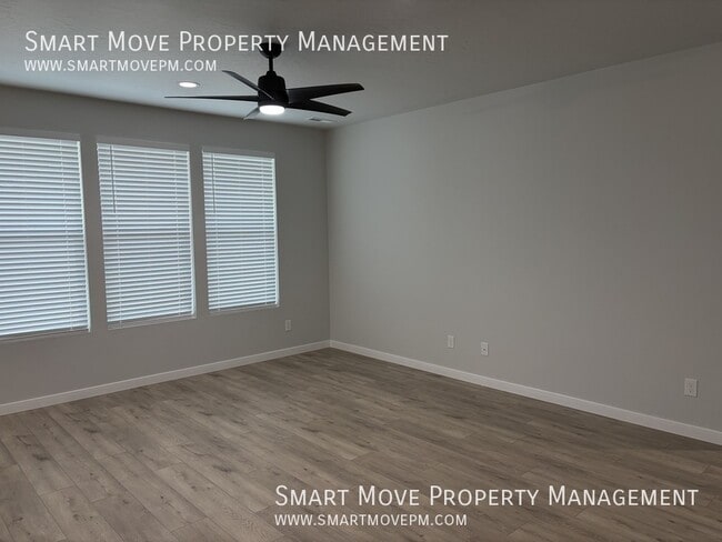 Photo - 611 W Snowy Owl St