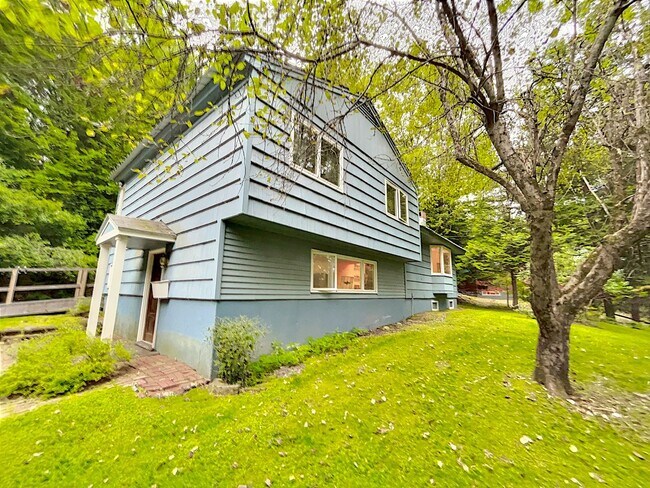 Photo - Hanover Mid-Century Modern home for rent