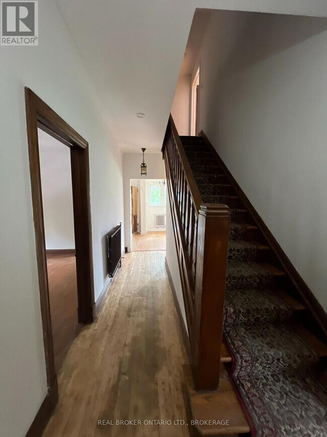 320 Second St E