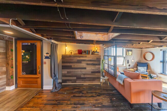 Photo - 104 W Main St Unidad 304