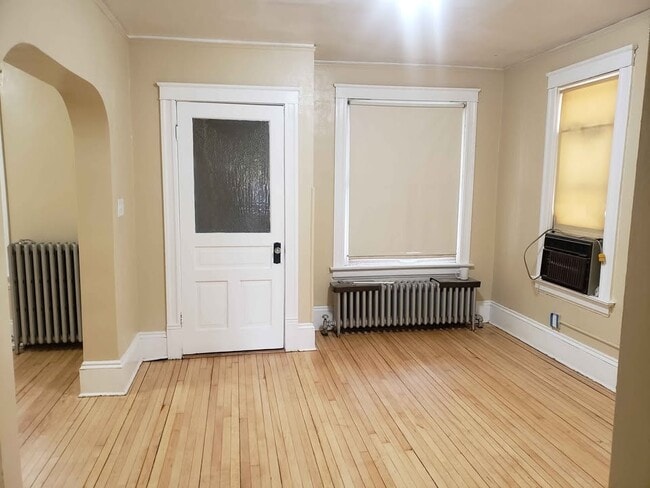 Building Photo - 2929 N 18th St Unit Lower Rental