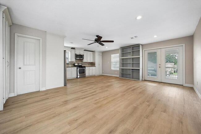 Photo - 2519 White Oak Dr