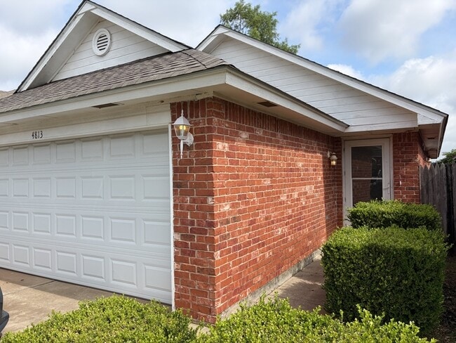 Building Photo - 4813 SE 89th Terrace