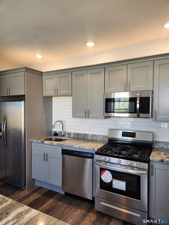 Building Photo - 20 Hamilton St Unit 2W