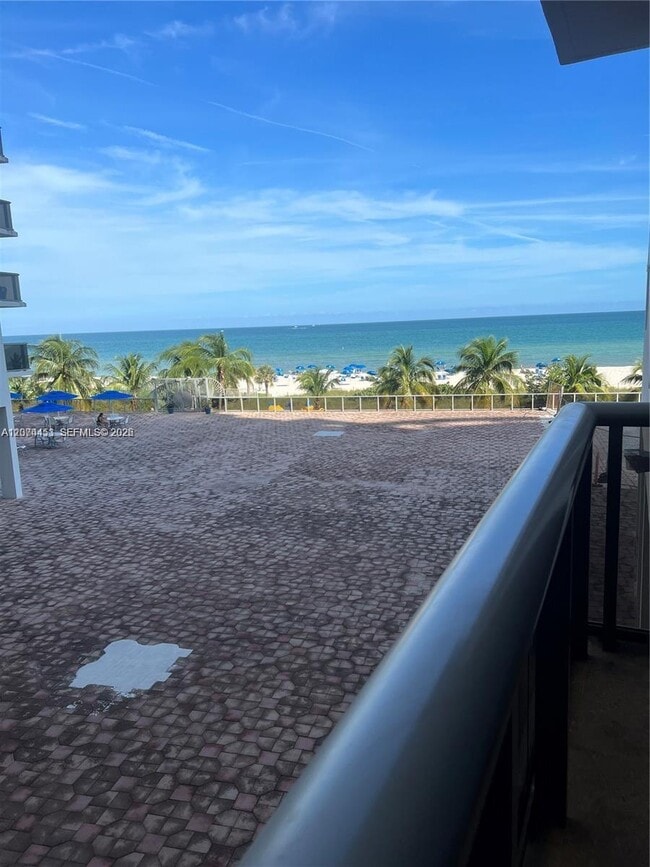 Building Photo - 6039 Collins Ave Unit 423