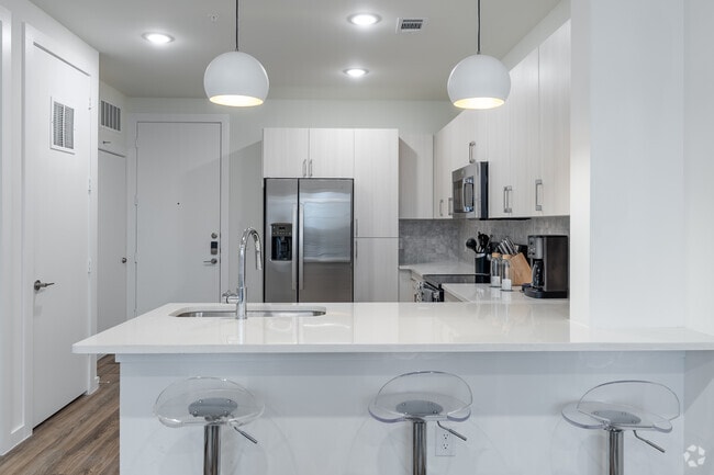1BR, 1BA - 600SF - Kitchen