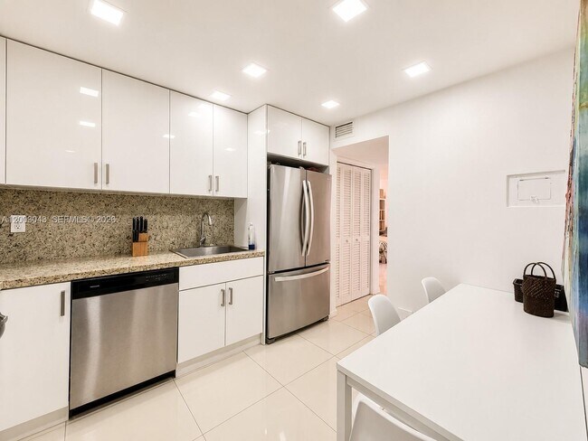 Photo - 9500 W Bay Harbor Dr Unit 2G