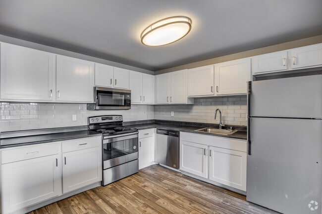 1 BR, 1 BA - 840 SF; London