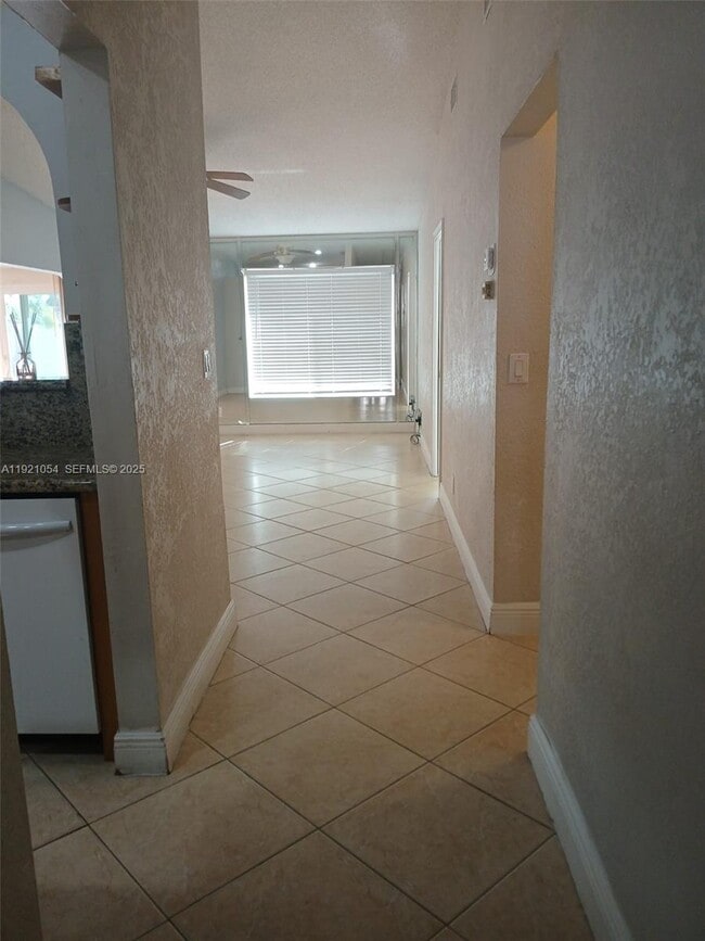 Photo - 5550 Lakewood Cir S