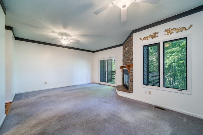 Photo - 305 Piney Mountain Dr