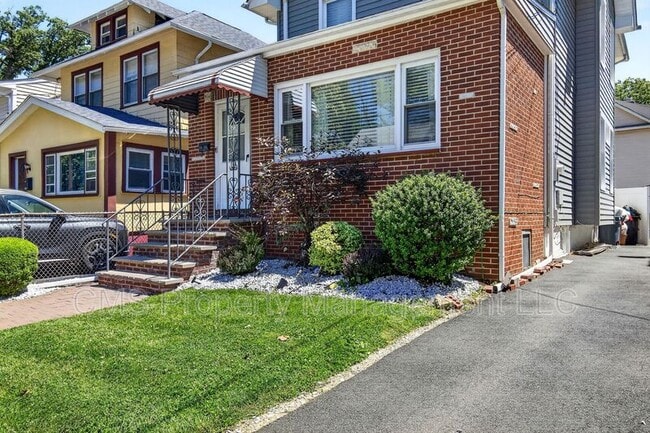Photo - 139 Dalton St