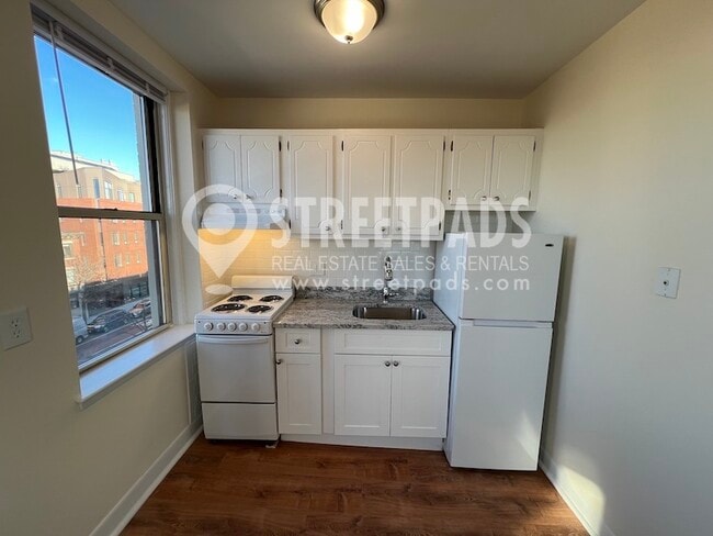 Building Photo - 60 Brighton Ave Unit 404