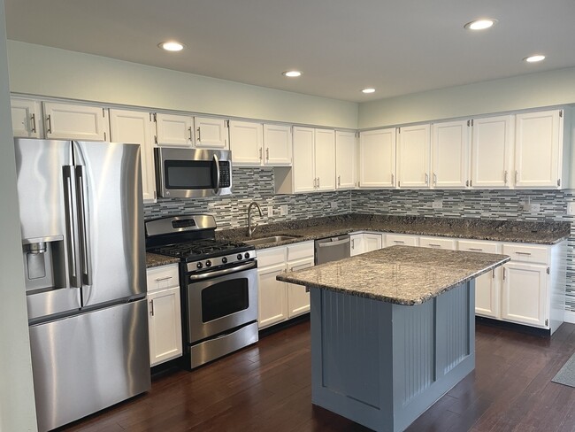 Photo - 566 Comstock Ave