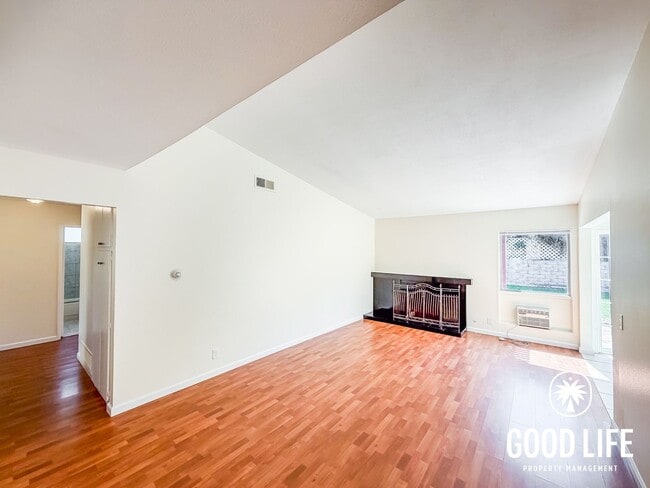Photo - 6645 Amberly St