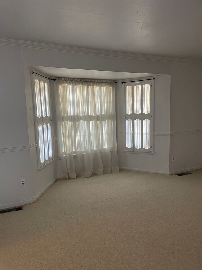 Photo - Large pet friendly home!