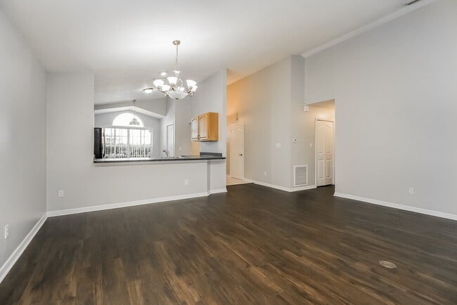 Photo - 1060 Covington St