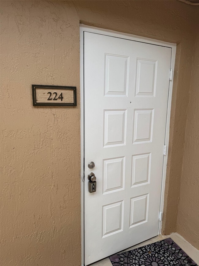 Building Photo - 9955 Westview Dr Unit 224