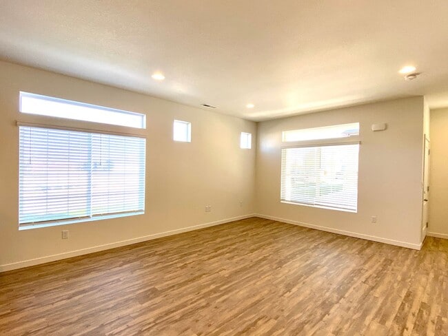 Photo - Beautifully built townhome in Banning Lewi...