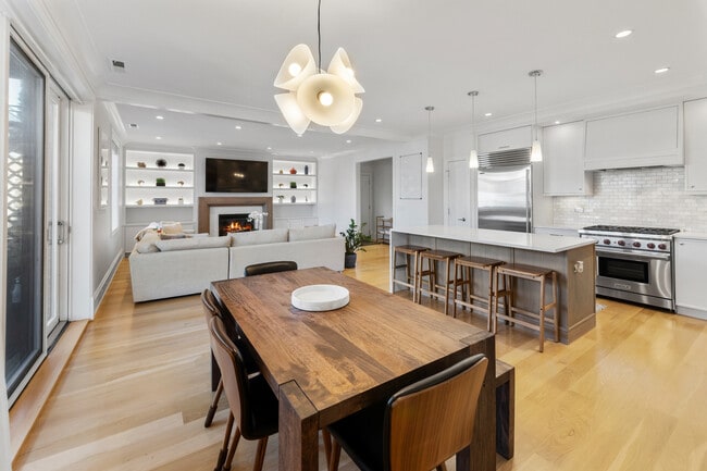 Photo - 736 W Melrose St Unit 3W